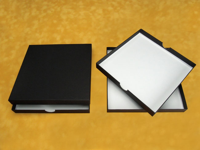 onglets et encoches pour coffrets carton